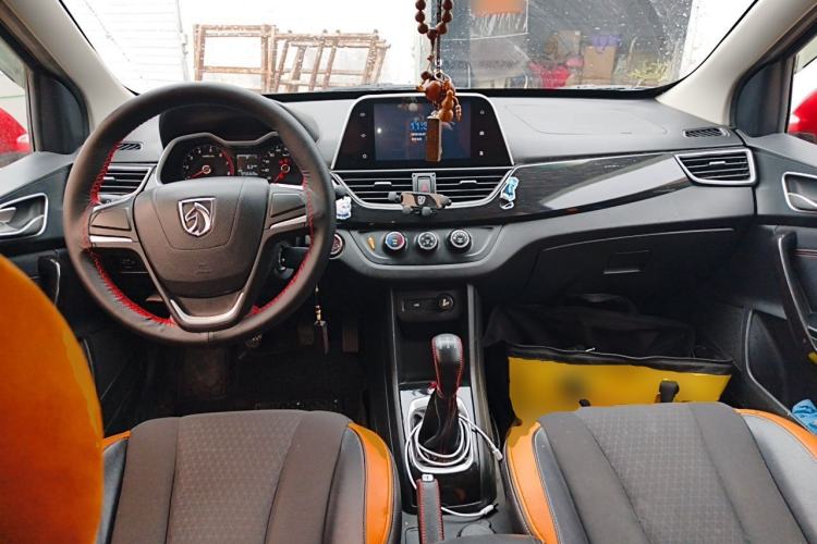 Used Baojun 310 2016 1.2L Manual Fashionable Edition Center Console