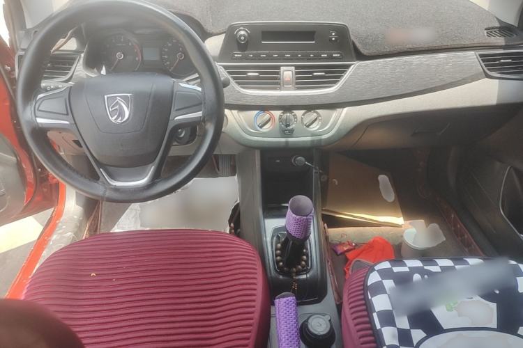 Used Baojun 310 2016 1.2L manual Comfort trim level Center Console