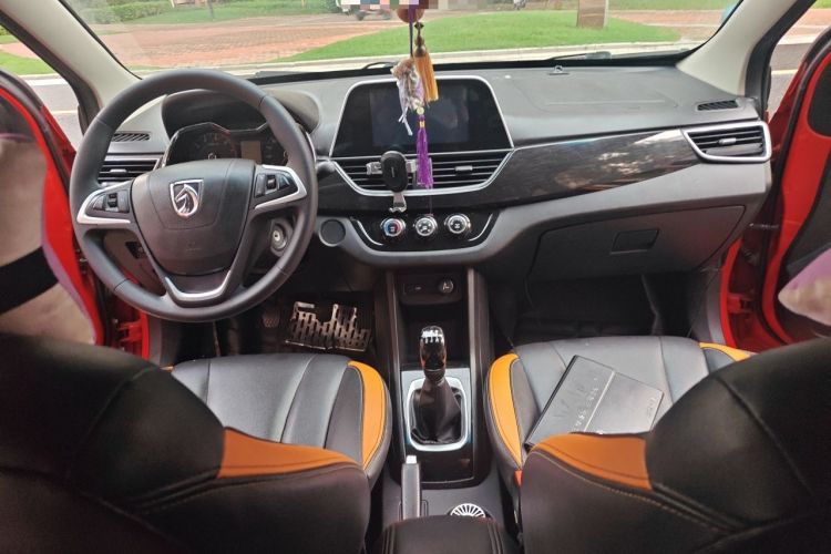 Used Baojun 310 2016 1.2L Manual Luxury Model Center Console