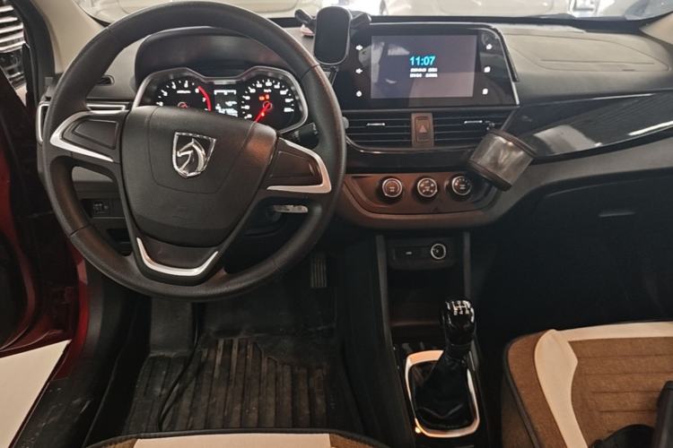 Used Baojun 310 2016 1.2L Manual Fashionable Edition Center Console
