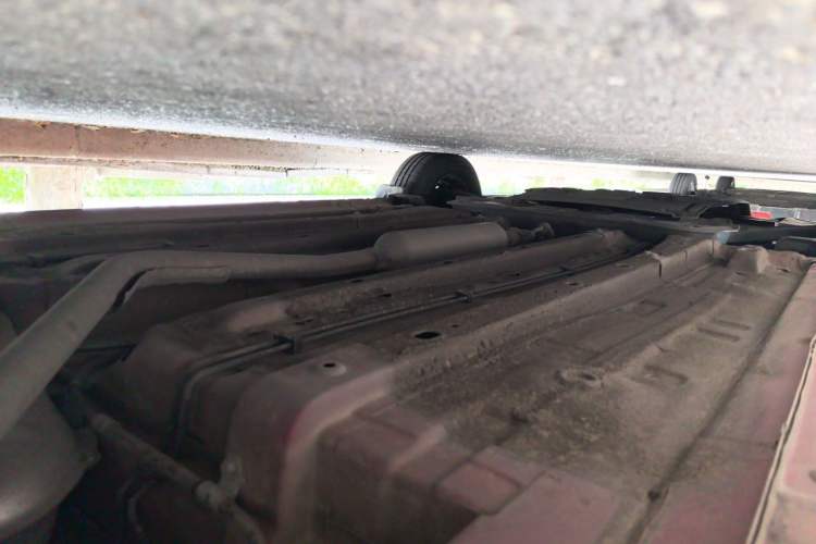 Used Baojun 310 2016 1.2L manual Comfort trim level Chassis Rear Left