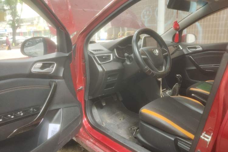 Used Baojun 310 2016 1.2L Manual Fashionable Edition Driver Seat