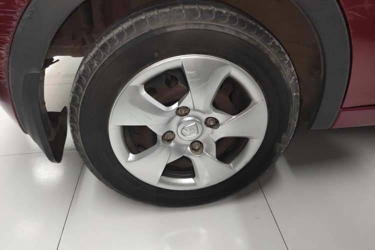 Used Baojun 310 2016 1.2L manual Comfort trim level Exterior 5
