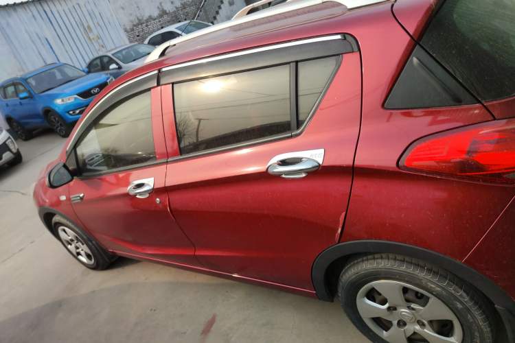 Used Baojun 310 2016 1.2L manual Comfort trim level Exterior 6