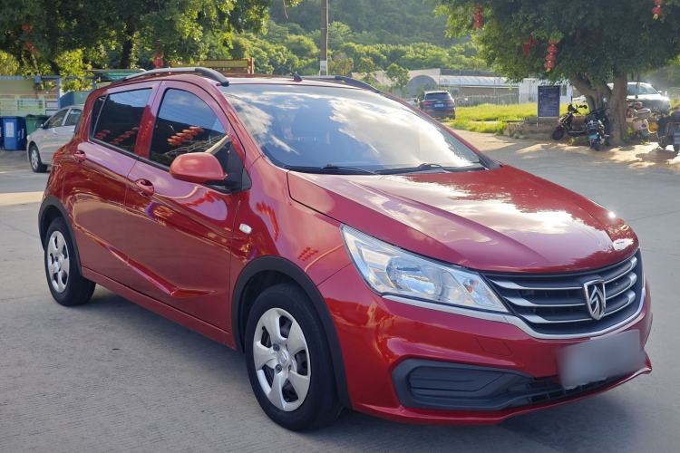 Used Baojun 310 2016 1.2L manual Comfort trim level Front Right 45 Deg
