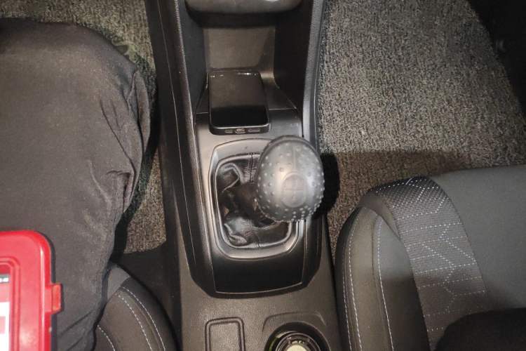 Used Baojun 310 2016 1.2L manual Comfort trim level Gear Lever