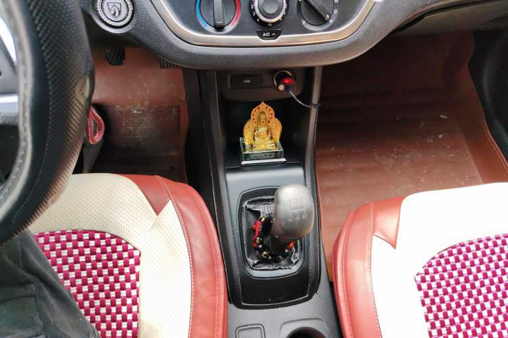Used Baojun 310 2016 1.2L manual Comfort trim level Gear Lever