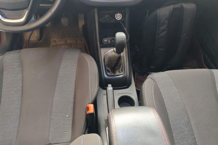 Used Baojun 310 2016 1.2L manual Comfort trim level Gear Lever