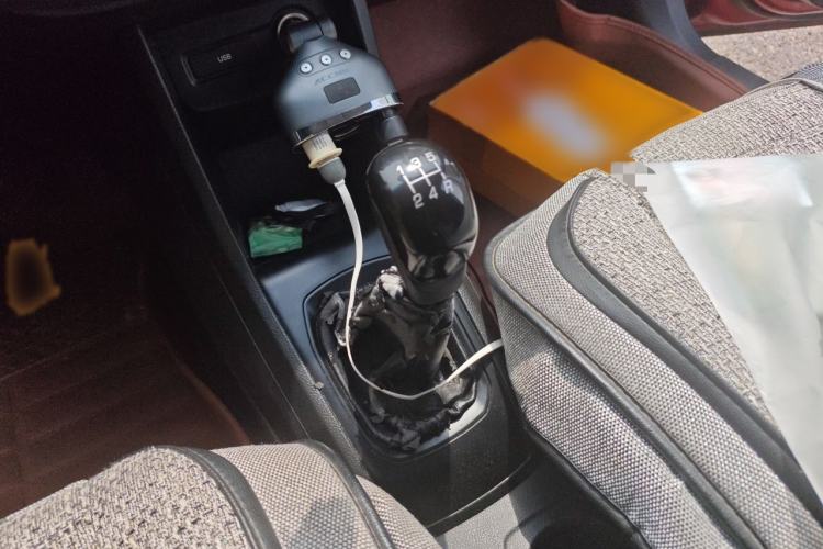Used Baojun 310 2016 1.2L manual Comfort trim level Gear Lever