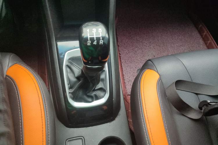 Used Baojun 310 2016 1.2L Manual Luxury Model Gear Lever