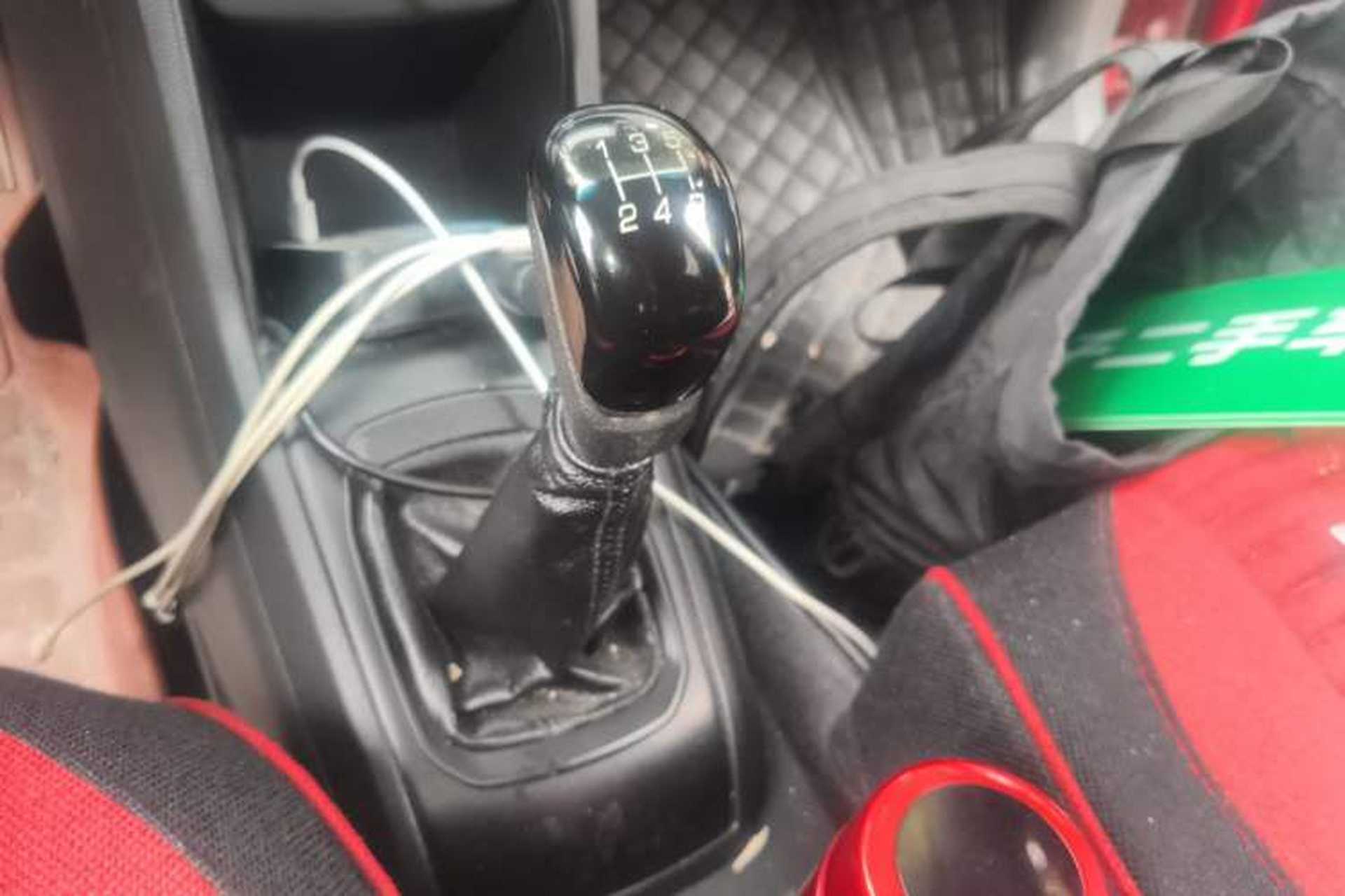 Used Baojun 310 2016 1.2L manual Comfort trim level Gear Lever