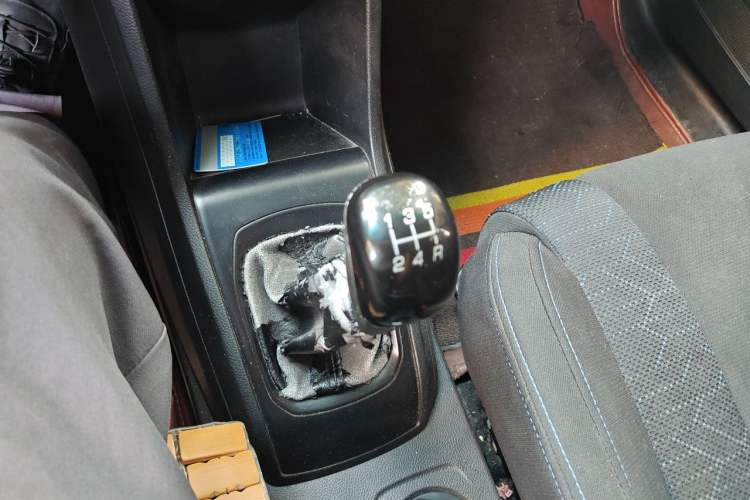 Used Baojun 310 2016 1.2L manual Comfort trim level Gear Lever