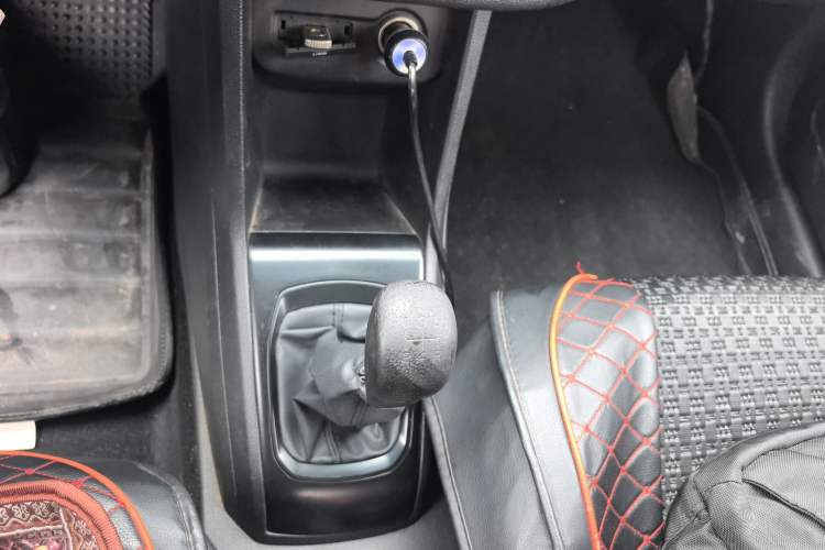 Used Baojun 310 2016 1.2L manual Comfort trim level Gear Lever