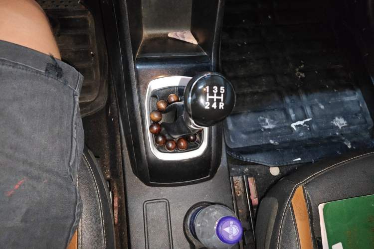 Used Baojun 310 2016 1.2L Manual Fashionable Edition Gear Lever