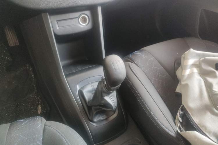 Used Baojun 310 2016 1.2L Manual Value Edition Gear Lever