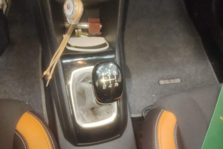 Used Baojun 310 2016 1.2L Manual Fashionable Edition Gear Lever