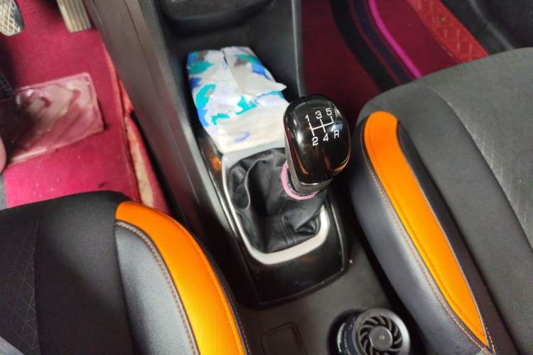 Used Baojun 310 2016 1.2L Manual Fashionable Edition Gear Lever
