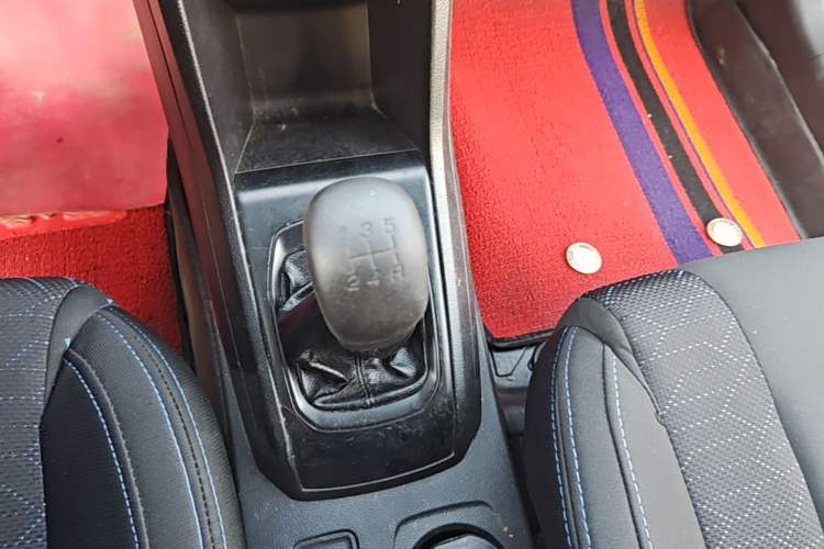 Used Baojun 310 2016 1.2L manual Comfort trim level Gear Lever