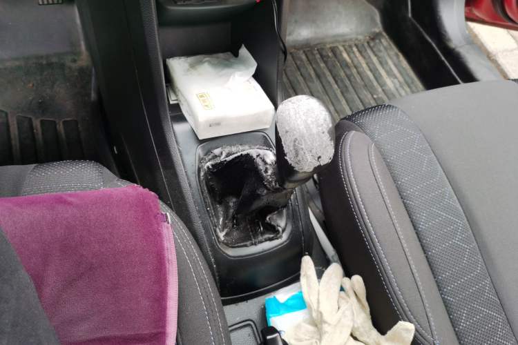 Used Baojun 310 2016 1.2L manual Comfort trim level Gear Lever