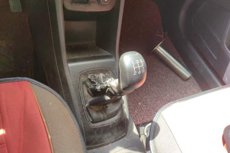 Used Baojun 310 2016 1.2L manual Comfort trim level Gear Lever