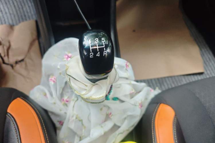 Used Baojun 310 2016 1.2L Manual Fashionable Edition Gear Lever