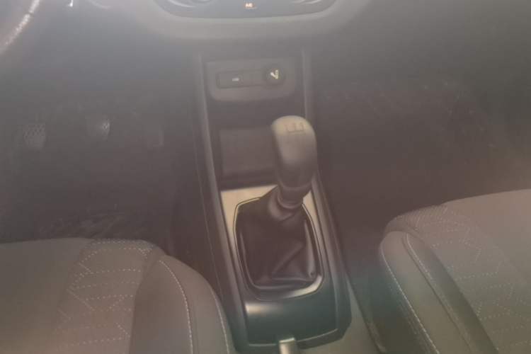 Used Baojun 310 2016 1.2L manual Comfort trim level Gear Lever
