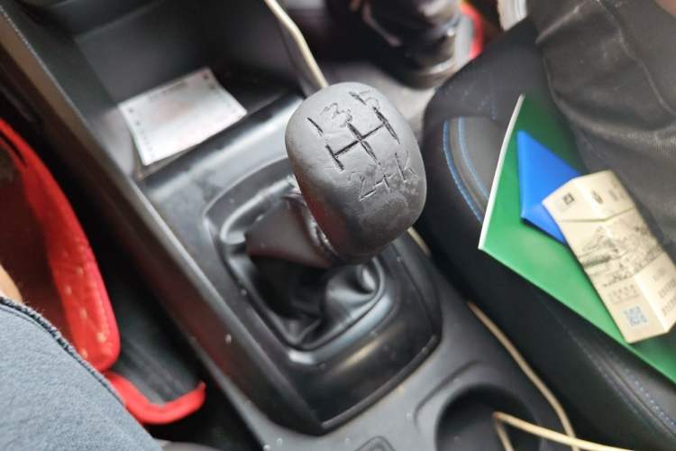 Used Baojun 310 2016 1.2L manual Comfort trim level Gear Lever