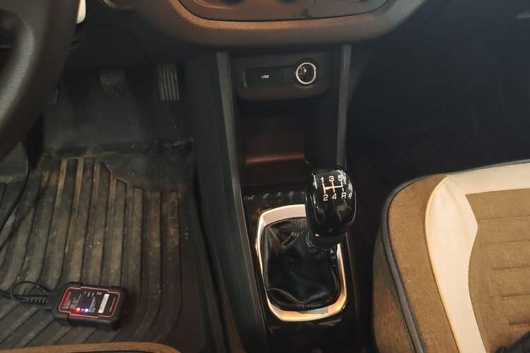 Used Baojun 310 2016 1.2L Manual Fashionable Edition Gear Lever