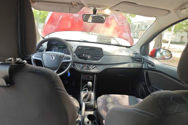 Used Baojun 310 2016 1.2L manual Comfort trim level Headliner