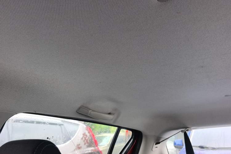 Used Baojun 310 2016 1.2L manual Comfort trim level Headliner