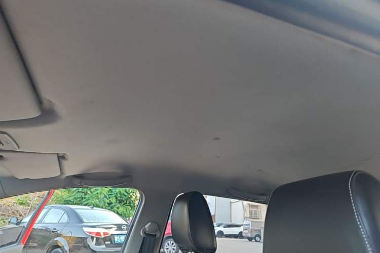 Used Baojun 310 2016 1.2L manual Comfort trim level Headliner