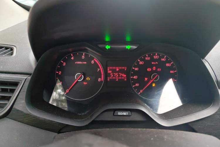 Used Baojun 310 2016 1.2L manual Comfort trim level Instrument Cluster