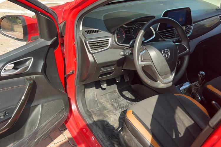 Used Baojun 310 2016 1.2L Manual Fashionable Edition Interior 2