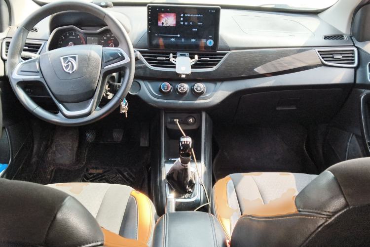 Used Baojun 310 2016 1.2L Manual Fashionable Edition Interior 2