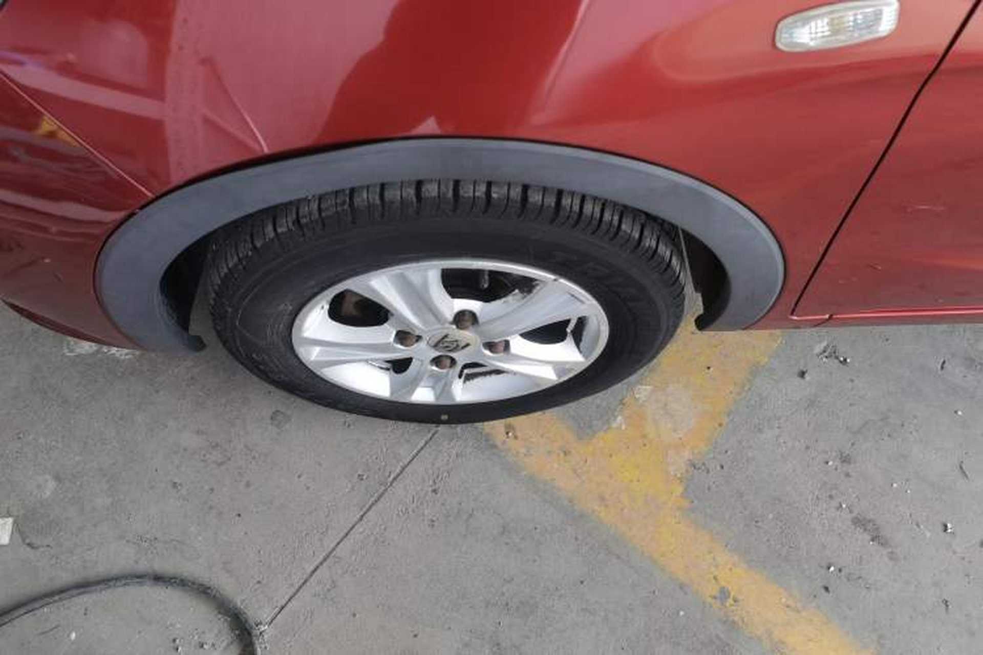 Used Baojun 310 2016 1.2L manual Comfort trim level Left Front Wheel Hub