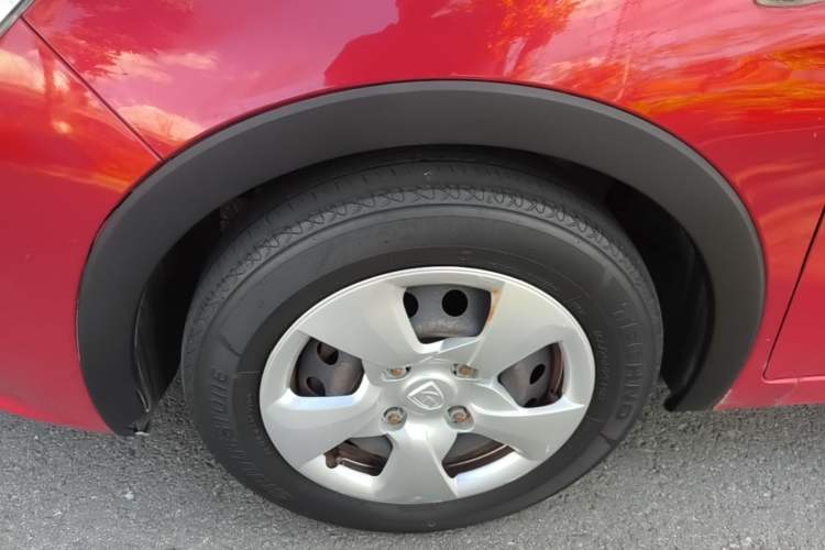 Used Baojun 310 2016 1.2L manual Comfort trim level Left Front Wheel Hub