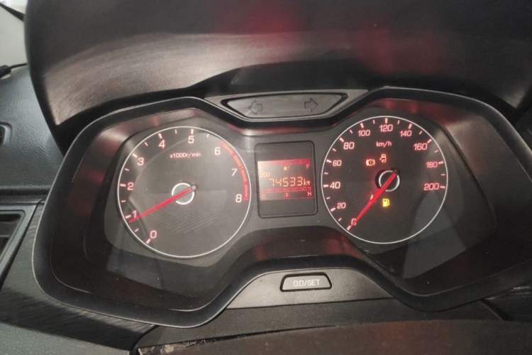 Used Baojun 310 2016 1.2L manual Comfort trim level Odometer Close Up