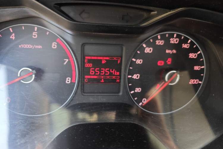 Used Baojun 310 2016 1.2L manual Comfort trim level Odometer Close Up