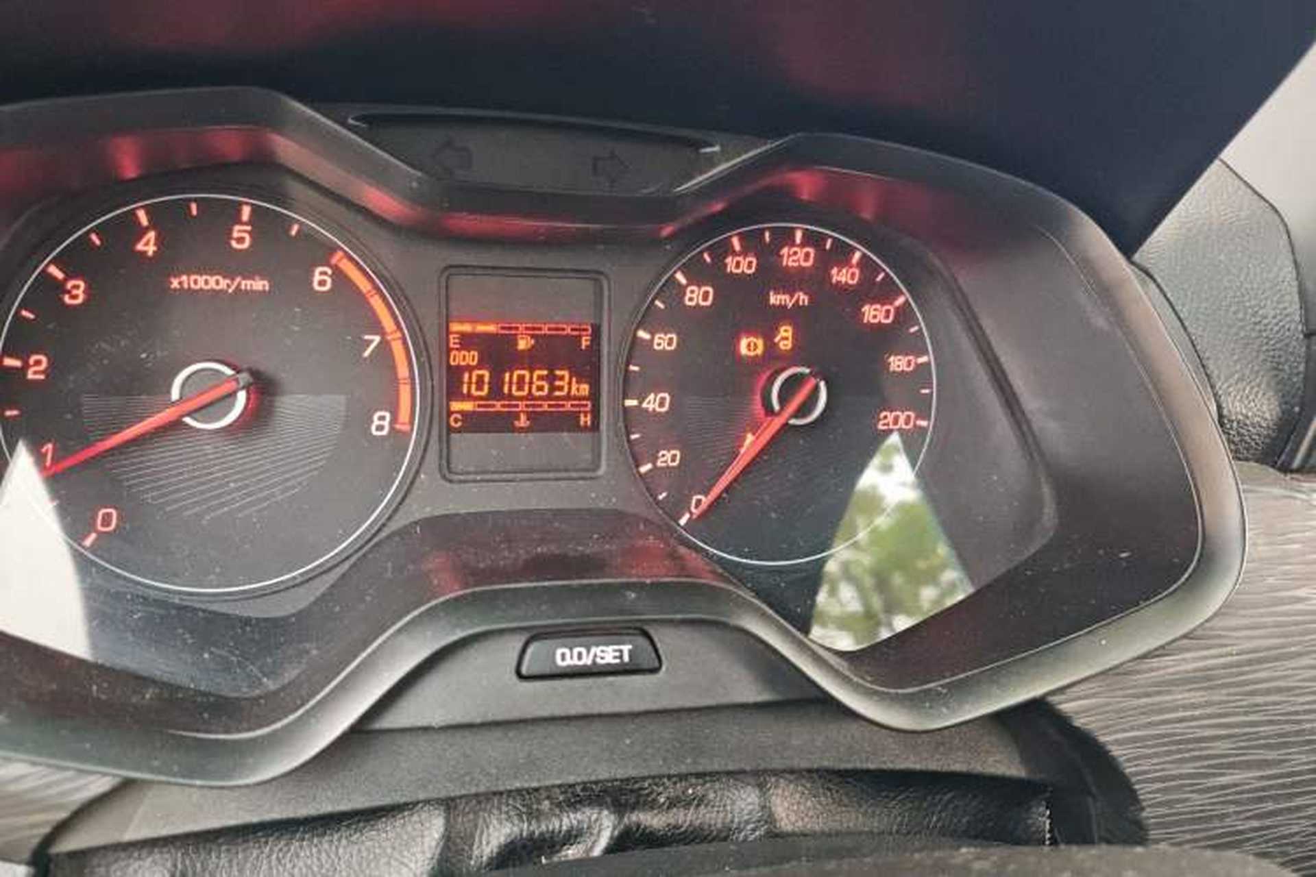 Used Baojun 310 2016 1.2L manual Comfort trim level Odometer Close Up