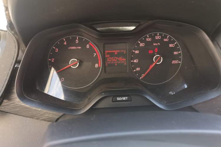 Used Baojun 310 2016 1.2L manual Comfort trim level Odometer Close Up