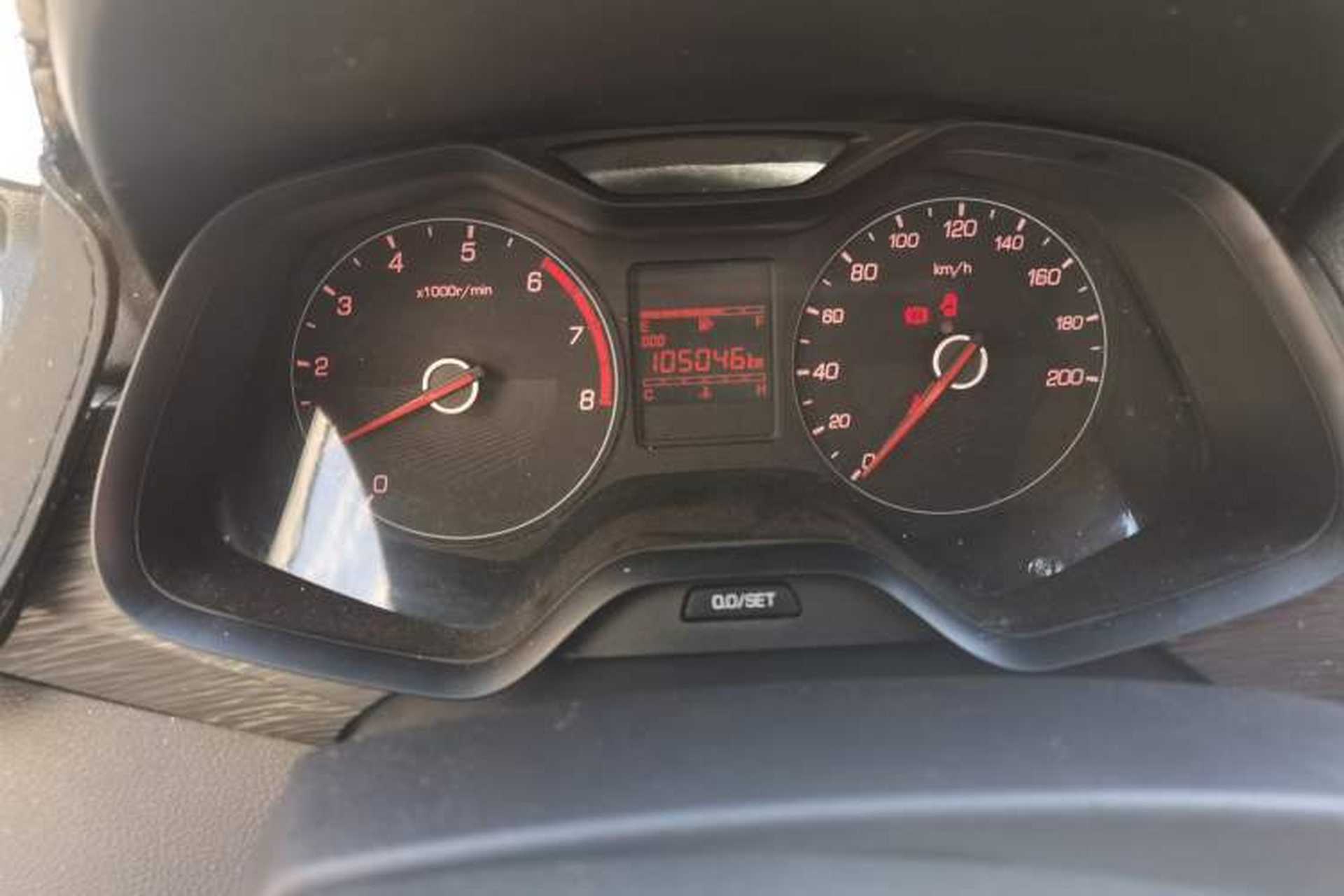 Used Baojun 310 2016 1.2L manual Comfort trim level Odometer Close Up