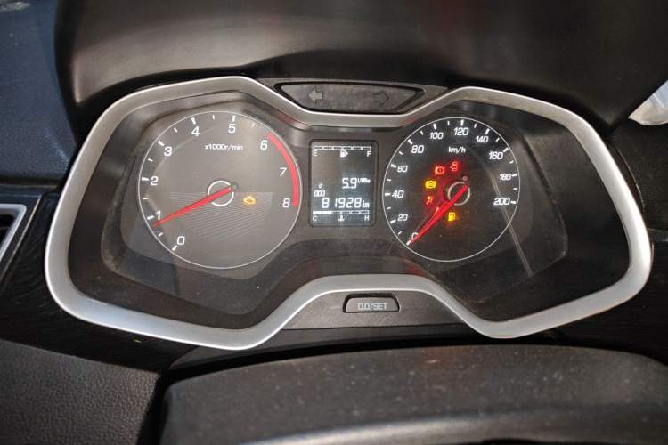 Used Baojun 310 2016 1.2L Manual Fashionable Edition Odometer Close Up