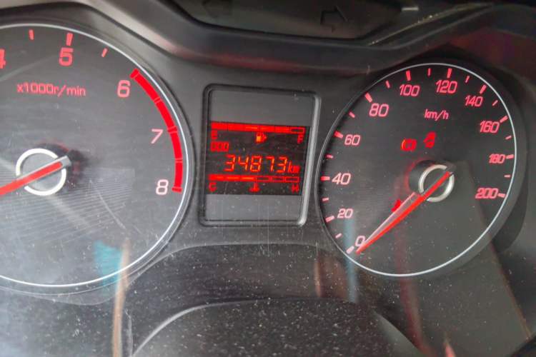 Used Baojun 310 2016 1.2L manual Comfort trim level Odometer Close Up