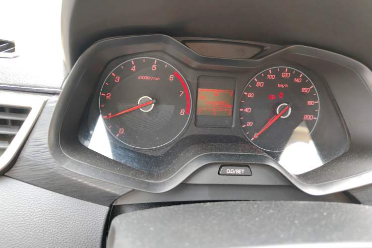 Used Baojun 310 2016 1.2L manual Comfort trim level Odometer Close Up