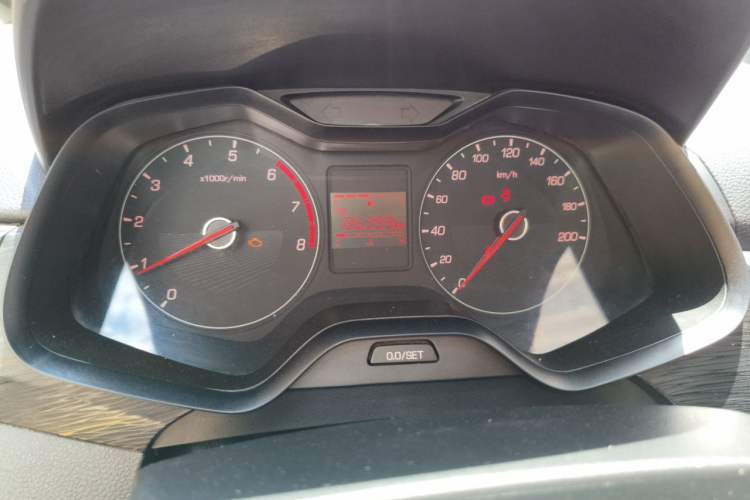 Used Baojun 310 2016 1.2L manual Comfort trim level Odometer Close Up