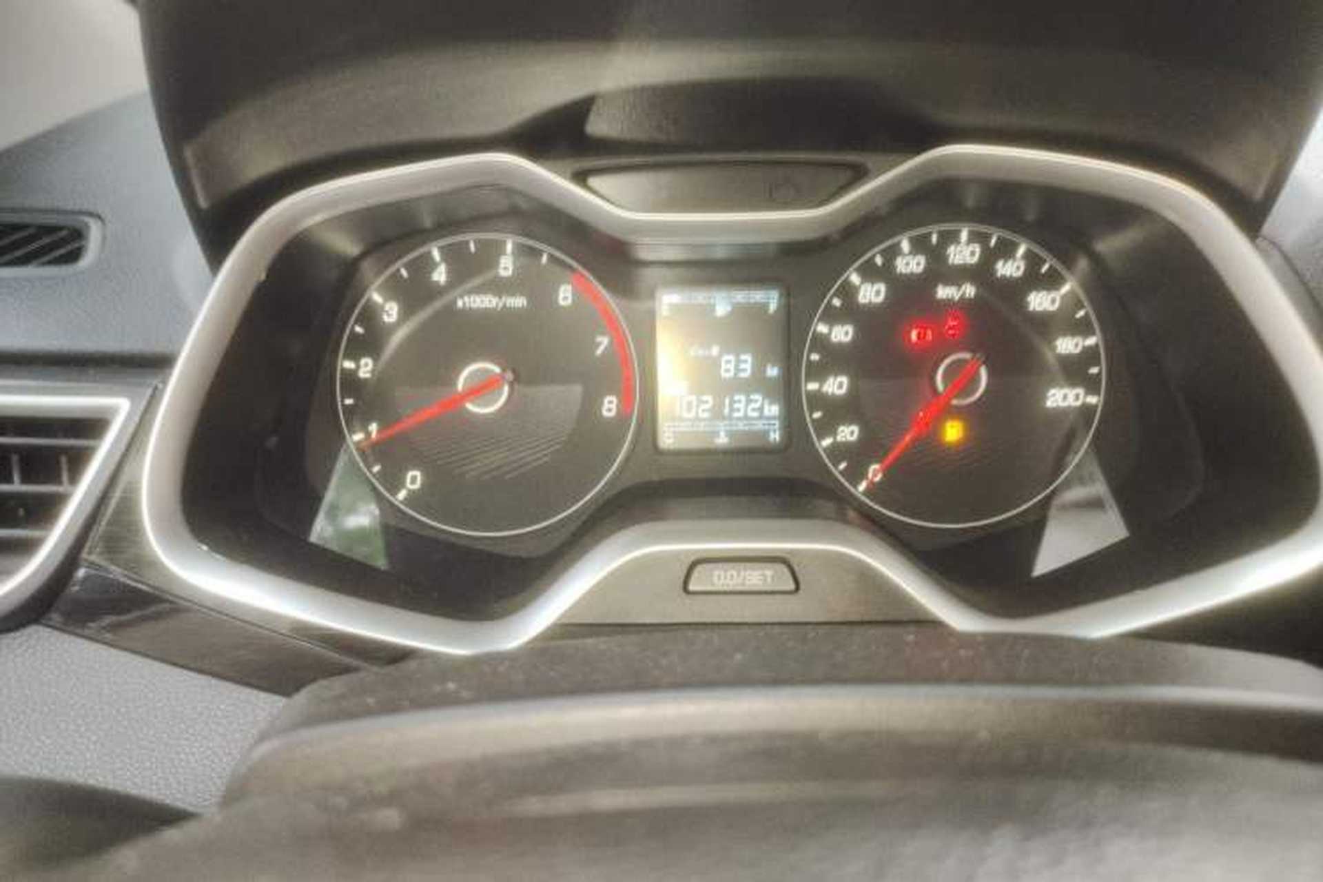Used Baojun 310 2016 1.2L Manual Fashionable Edition Odometer Close Up