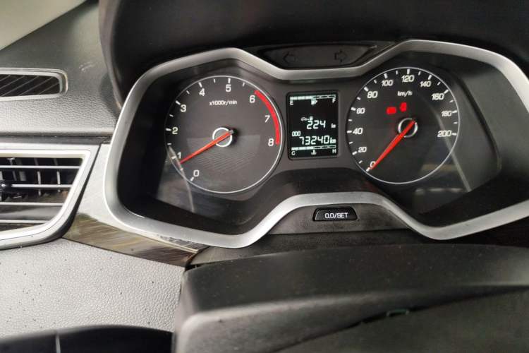 Used Baojun 310 2016 1.2L Manual Fashionable Edition Odometer Close Up