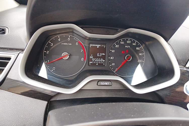 Used Baojun 310 2016 1.2L Manual Fashionable Edition Odometer Close Up