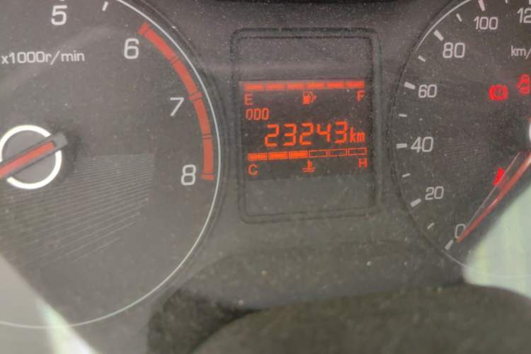 Used Baojun 310 2016 1.2L manual Comfort trim level Odometer Close Up