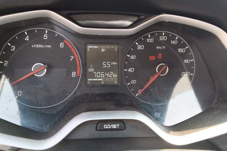 Used Baojun 310 2016 1.2L Manual Fashionable Edition Odometer Close Up